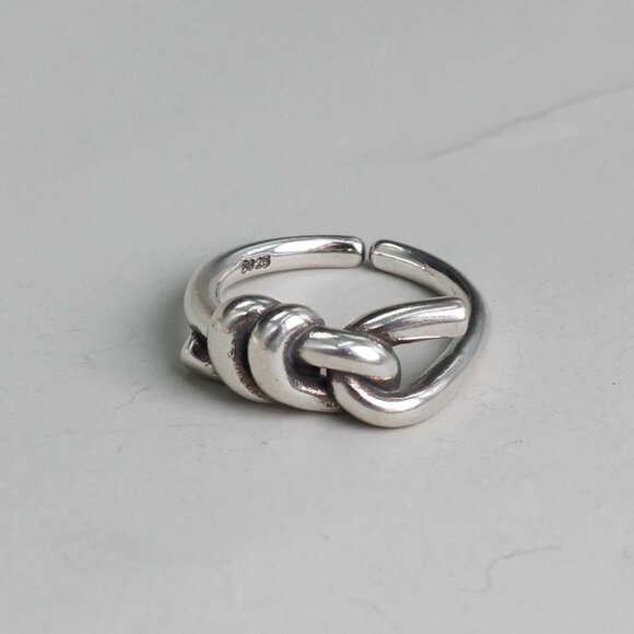 Jewelry - New Adjustable Antique Silver Disconnected Ring knot Design